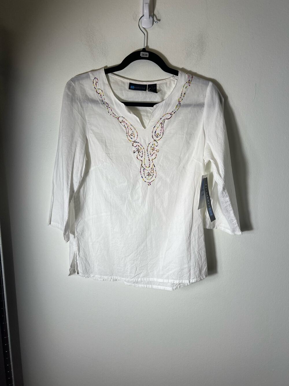 NWT Relativity White V-Neck, 3/4 Sleeve Top Sz S